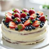 طرز تهیه کیک تولد رژیمی با کالری کم | خوشمزه، سالم و مناسب کاهش وزن